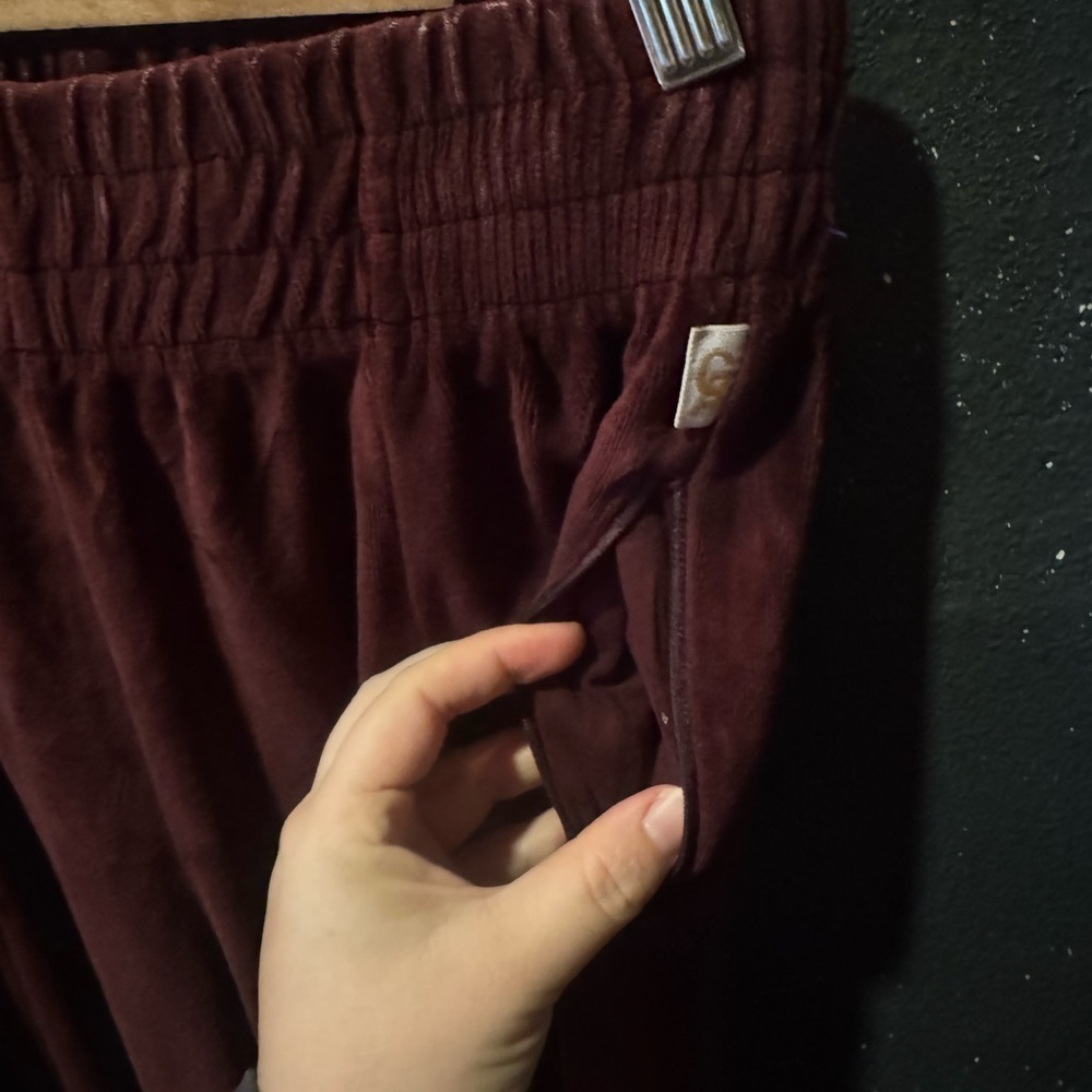 Good American Deep Burgundy Velour High Waist Wide Leg Sweatpants Size 2 - Picture 2 of 4